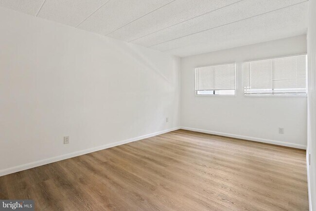 Building Photo - 5659 Harpers Farm Rd