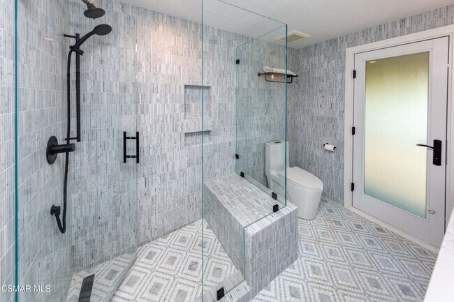 Building Photo - Must see this luxurious short-term, furnis...