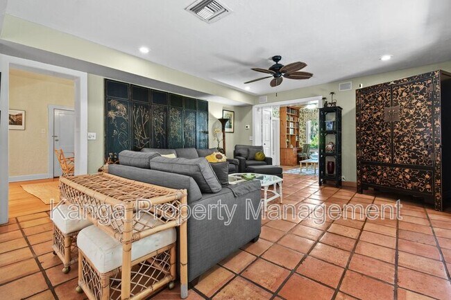 Building Photo - 194 Almeria Rd