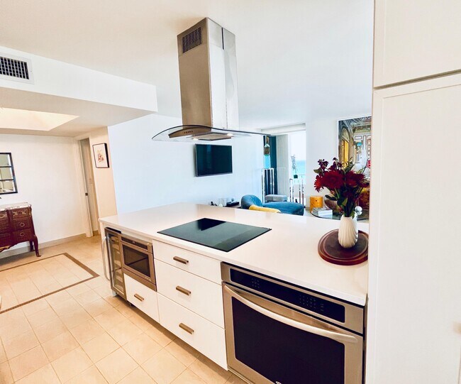 Building Photo - 5510 N Ocean Dr