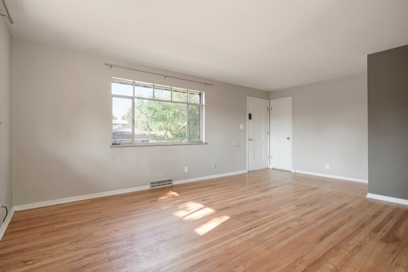 Building Photo - 1390 W Berry Dr