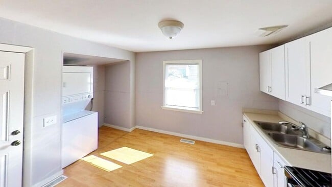 Primary Photo - 2 Bedroom, 1 Bathroom Available!