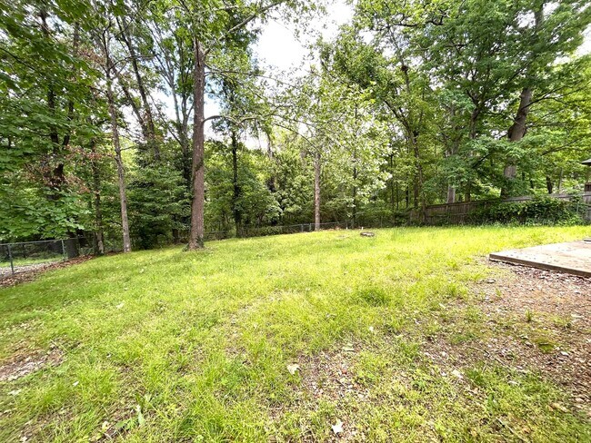 Building Photo - One level 3 bed/2 bath spacious home with ...