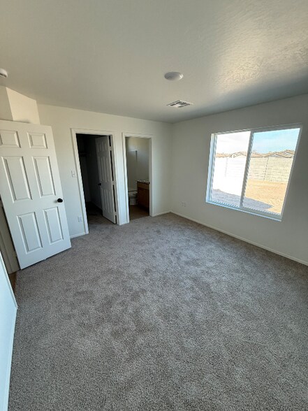 Building Photo - 7962 E 47th St