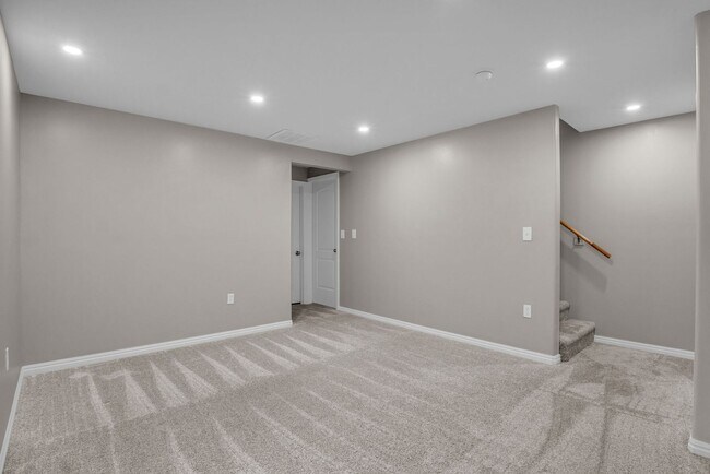 Building Photo - Spacious 4BR End-Unit Townhome | Low-Maintenance HOA Living