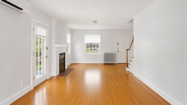 Building Photo - Heart of Woodland Heights just blocks from JRPS, Renovated 2BR / 1.5BA home with gardens