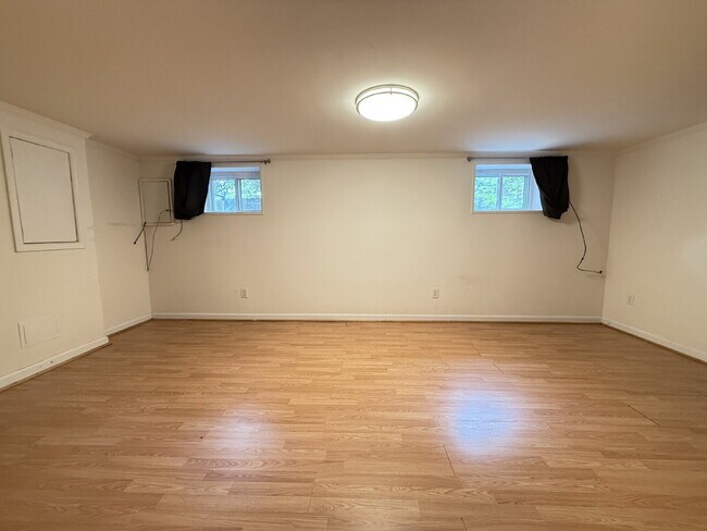 Building Photo - Updated Duplex in Prime Location with Ample Outdoor Space