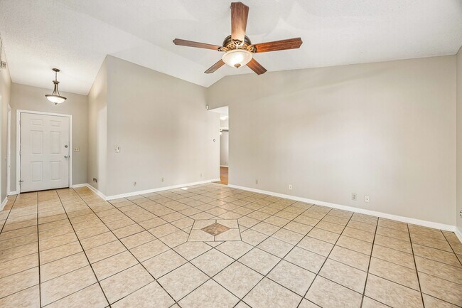 Building Photo - 132 Woodvalley Ct