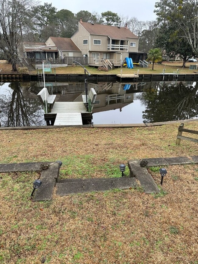 Building Photo - Waterfront Townhome