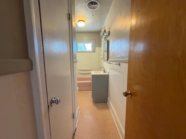 Building Photo - 145 Center St