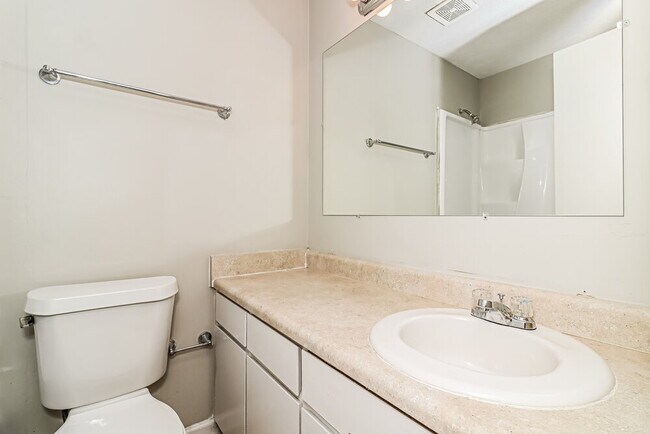 Building Photo - 770 Dover St