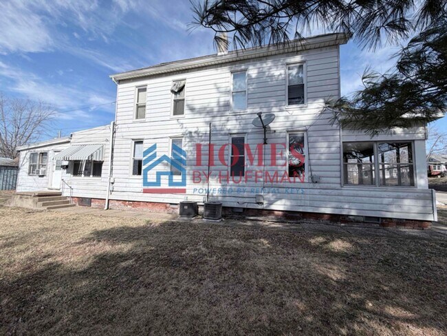 Building Photo - 331 S Barker Ave