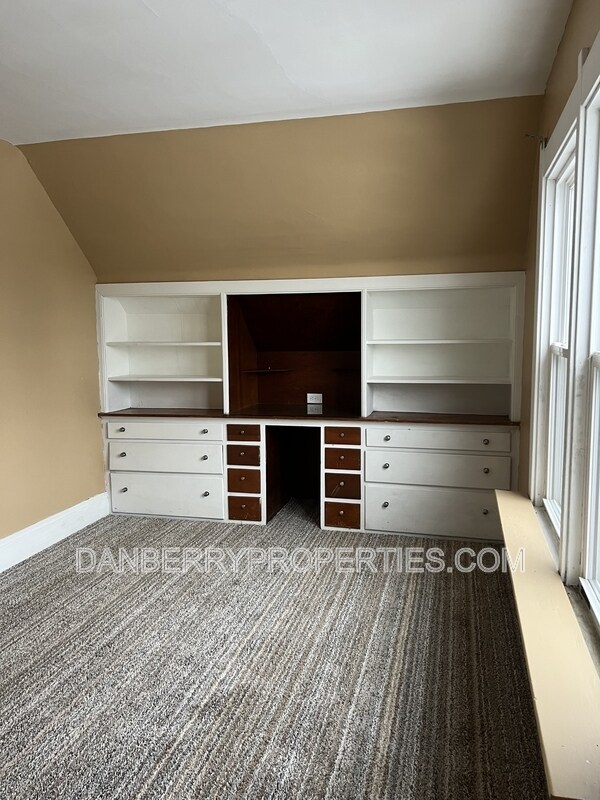 Building Photo - 2416 Lawton Ave