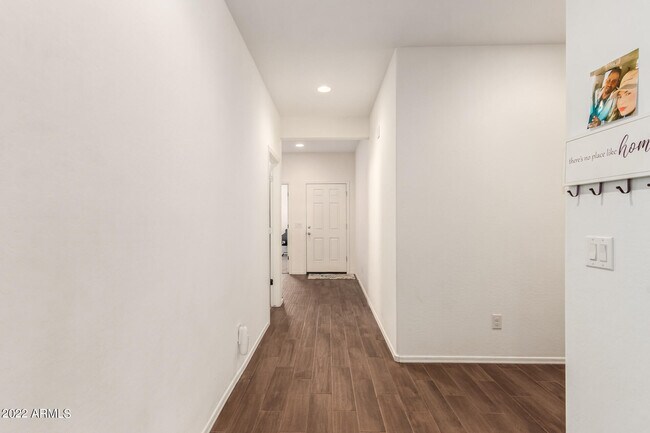 Building Photo - 1610 E Jardin Pl