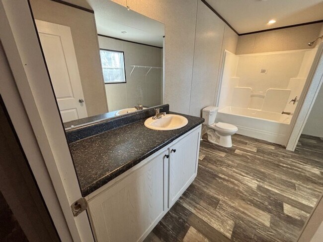 Building Photo - 5952 Yale Ave