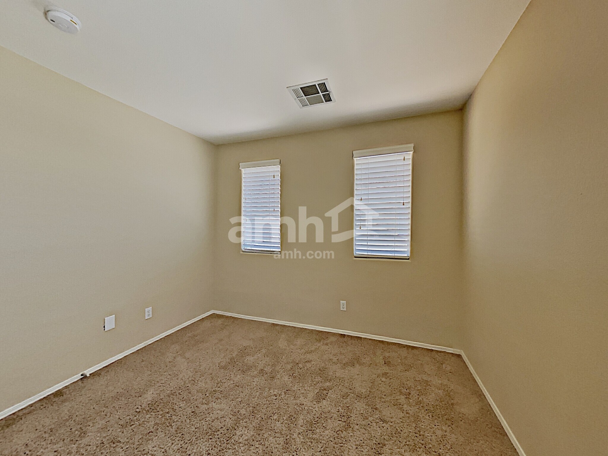 Building Photo - 986 Cantabria Heights Ave