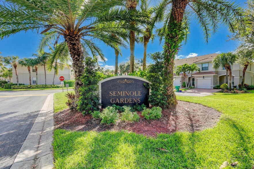 Building Photo - 6143 Seminole Gardens Cir