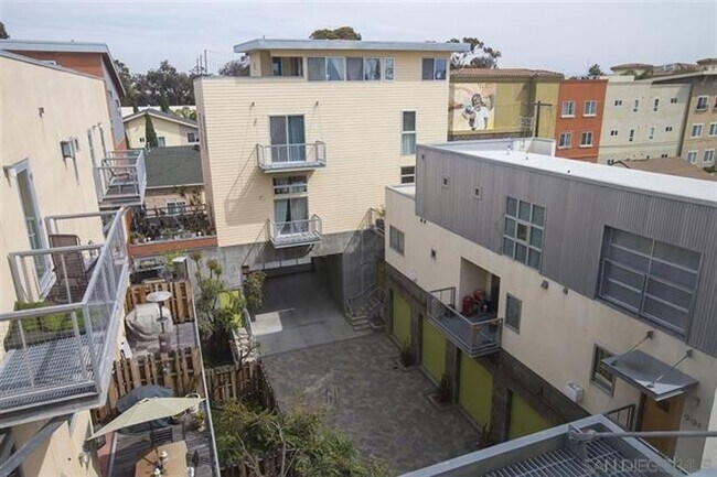 Building Photo - 5-Story UNIQUE Industrial Townhome - 3BD/4BA - w/ Open Floor Plan, Lots of Natural Light! - Secur...