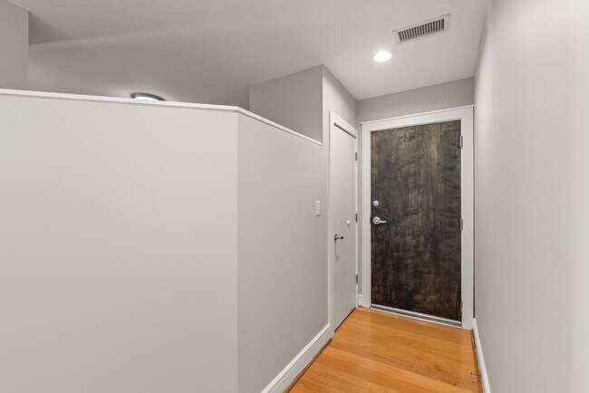 Building Photo - 25th Floor Condo in the heart of Uptown!!