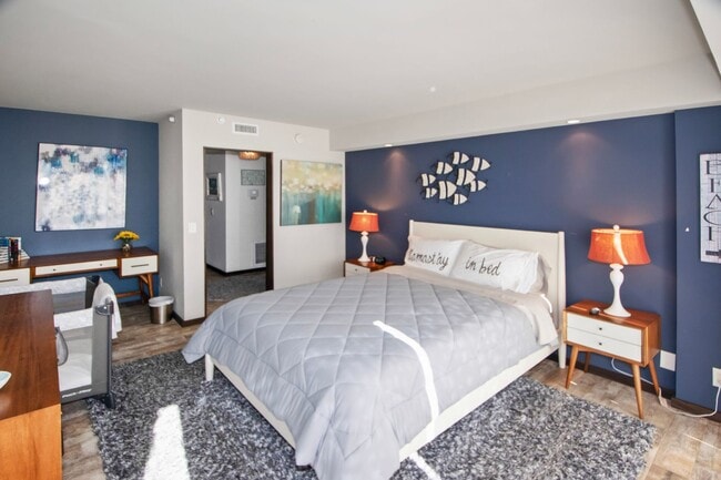 Building Photo - 1810 Avenida Del Mundo