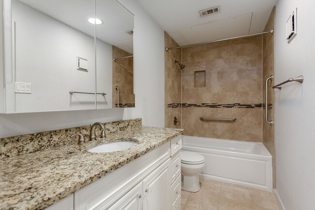 Building Photo - 1 Bed, 1 Bath condo near Lower Greenville!