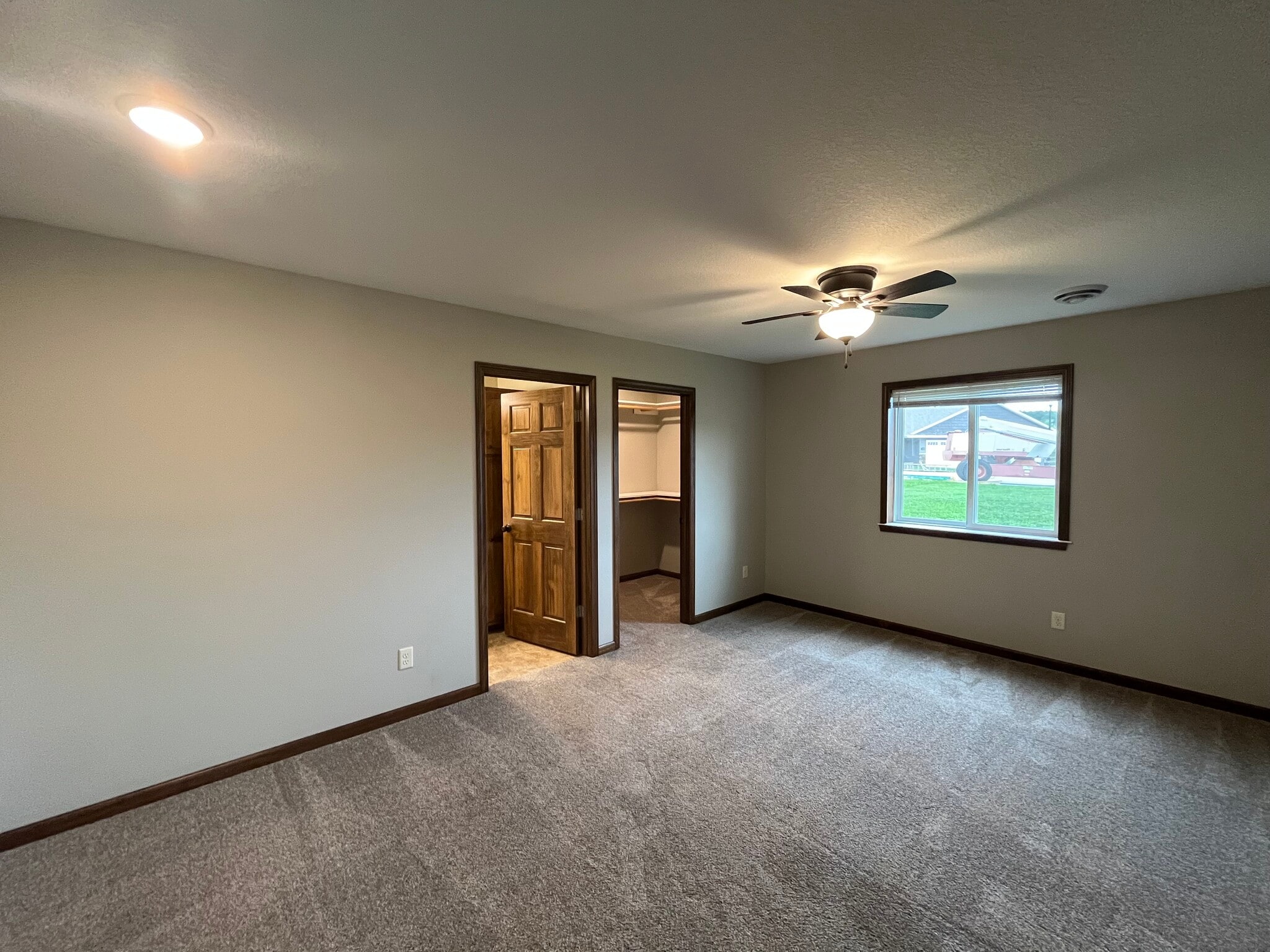 Building Photo - 704 E Wisconsin St