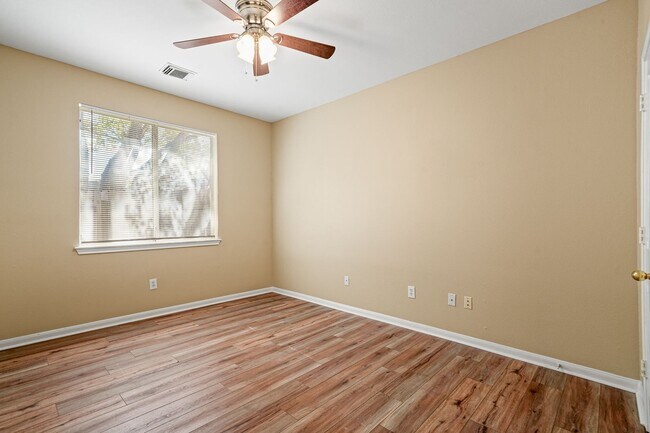 Building Photo - 8615 Traciney Blvd