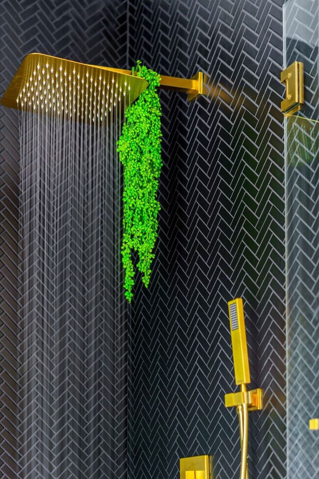 Building Photo - 98 Brickel St