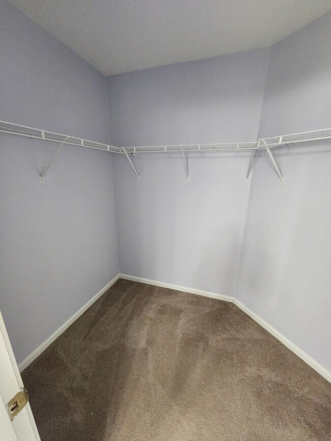 Building Photo - Spacious 3 bedroom 3 full bath condo for rent!!