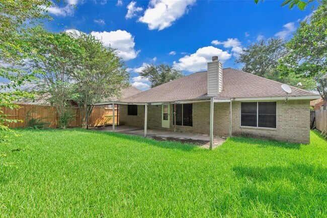 Building Photo - 820 Portsmouth Dr
