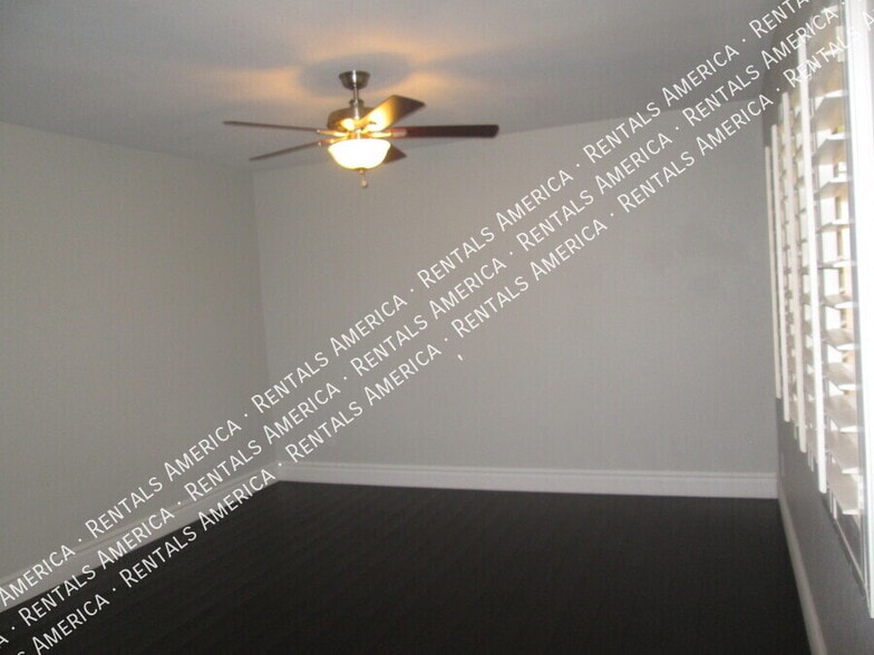 Building Photo - 5144 E Carolina Dr
