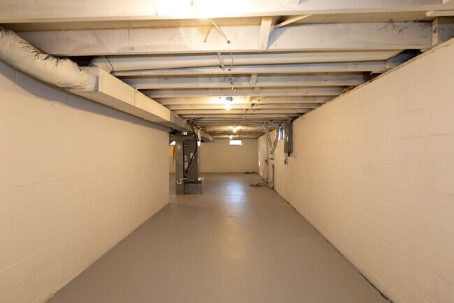 Building Photo - 4 bed 2.5 bath 2 story home with full deck located in Decatur Township