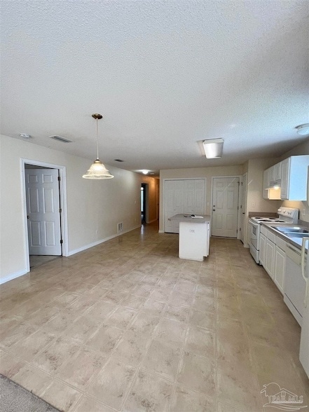 Building Photo - 5761 Charlene Dr