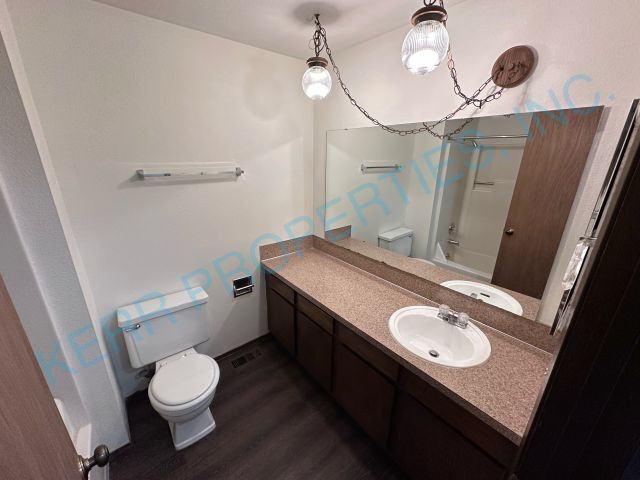 Building Photo - FREE RENT! Charming 3-Bed Oasis with 2 Full Baths in Gresham – Perfectly Cozy at 1088 Sq Ft!