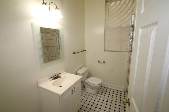 Building Photo - 216 W 38th St