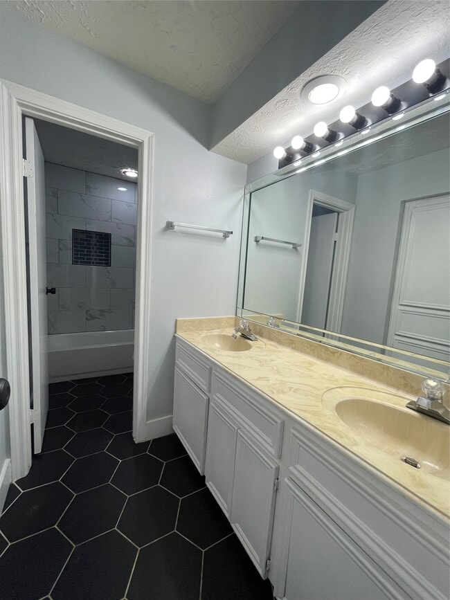 Building Photo - 6207 Denmark Dr