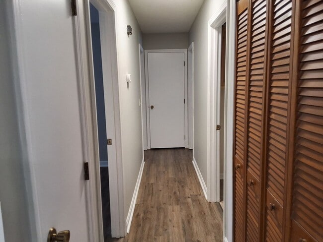 Building Photo - 1800 Preston St