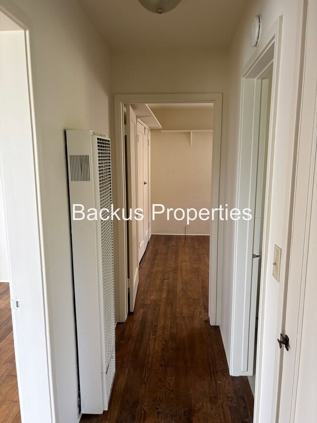 Building Photo - Wonderful two-bedroom home in established neighborhood