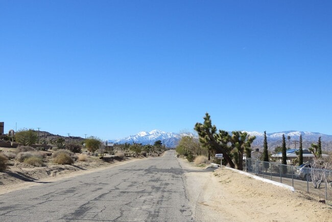 Building Photo - Beautiful 3/2 home in Friendly Hills!