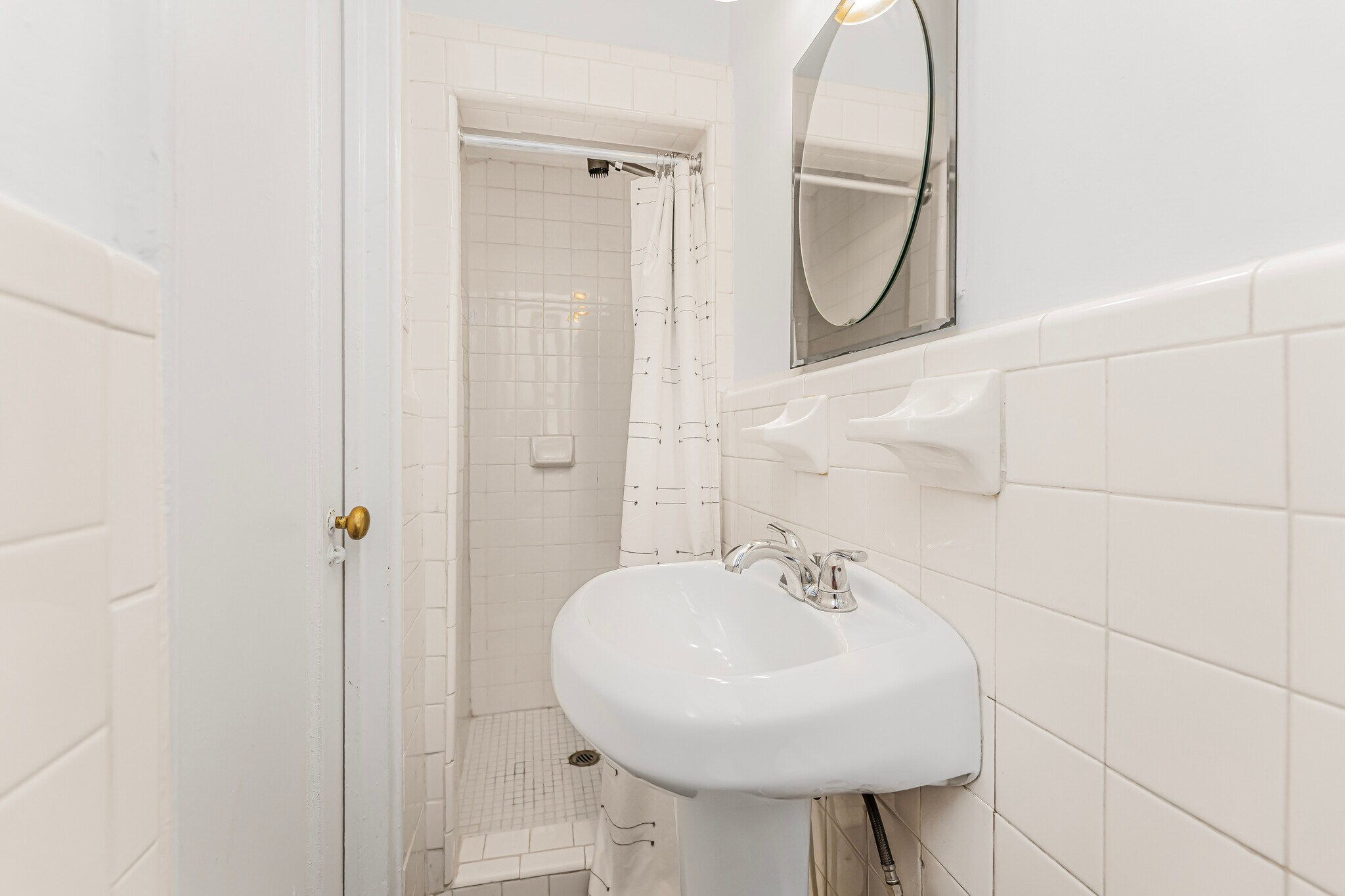 Building Photo - 306 E Mosholu Pky S