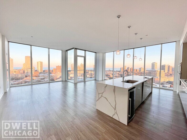 Building Photo - 2337 N Lincoln Ave