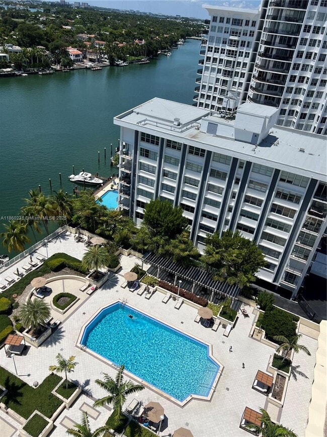 Building Photo - 5600 Collins Ave