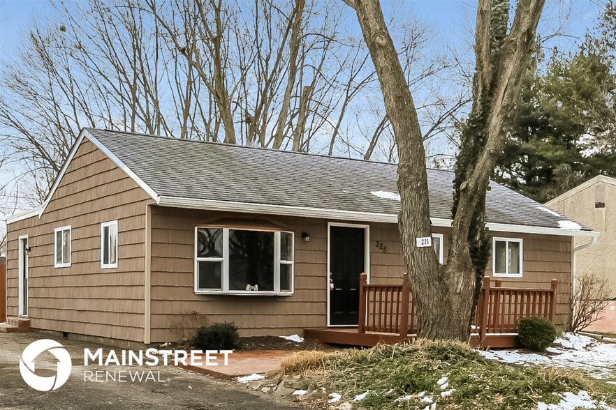 Building Photo - 225 Gladys Rd