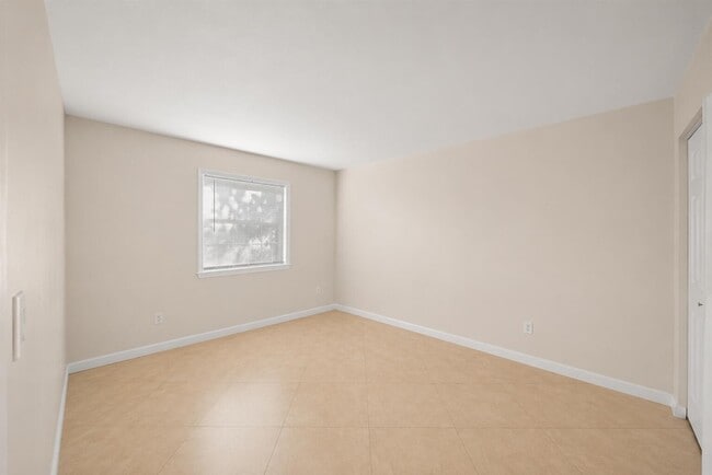 Building Photo - 4528 SW 54th St