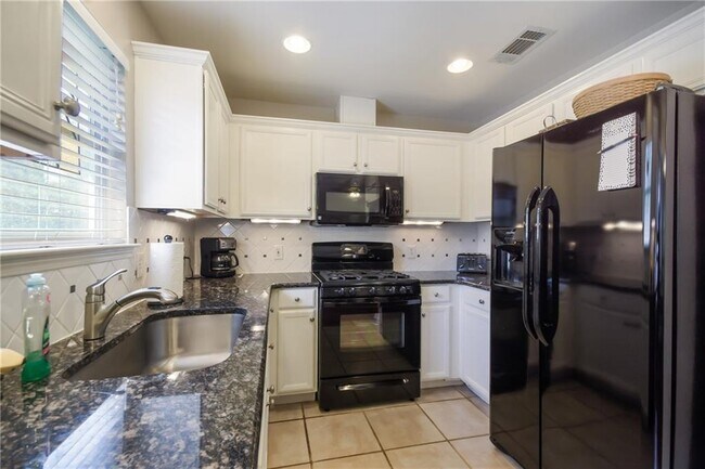 Building Photo - 1252 Lacey Oak Loop