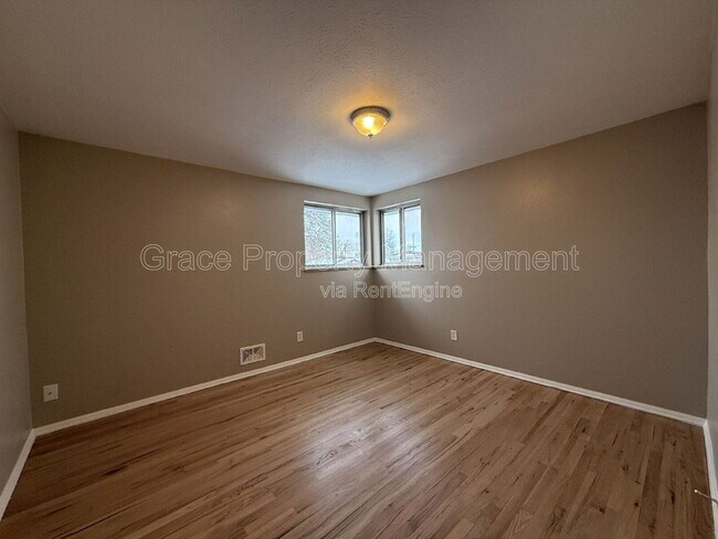 Building Photo - 3055 Carson St