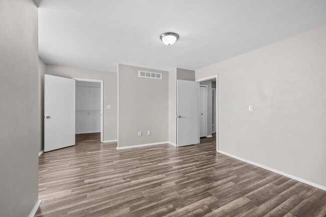 Building Photo - 5353 Wright Way S
