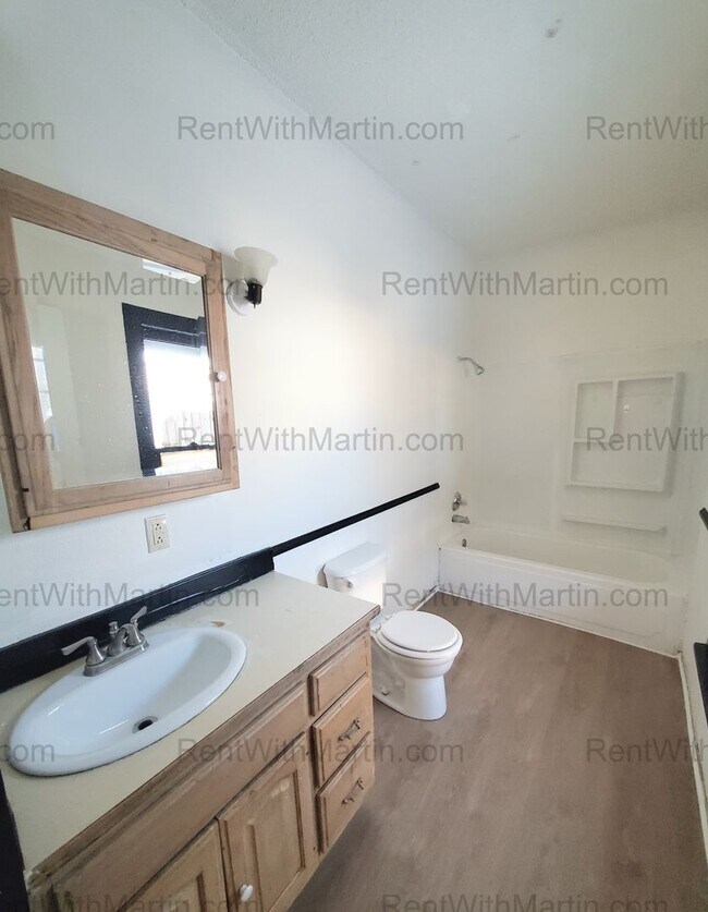 Building Photo - 1020 Columbia St