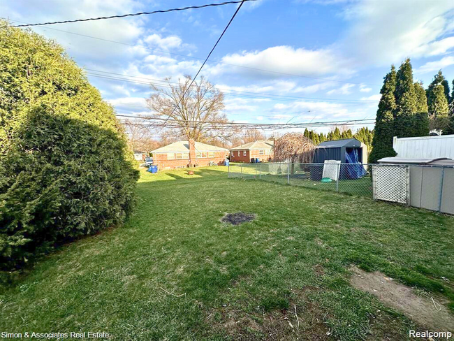 Building Photo - 2439 Stieber St