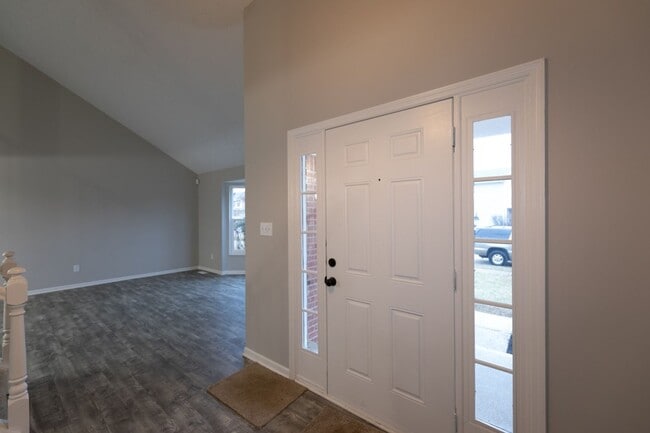 Building Photo - 3 bed 2.5 bath 2 story 2 car attached gara...